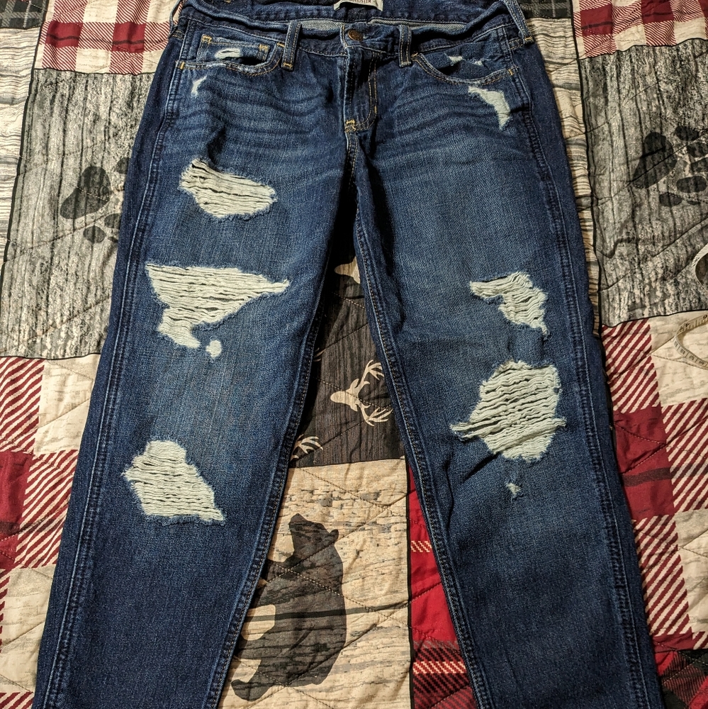 Hollister size 3